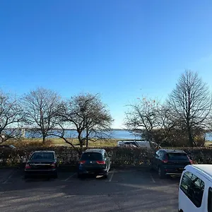 Apartment Oceanic & Trendy Two Bedroom With Free Parking, Helsinki